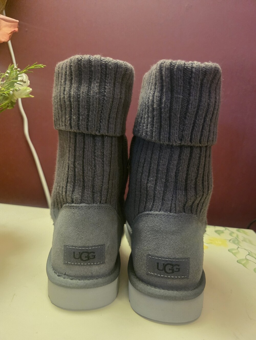 UGG - Picture 2 of 9